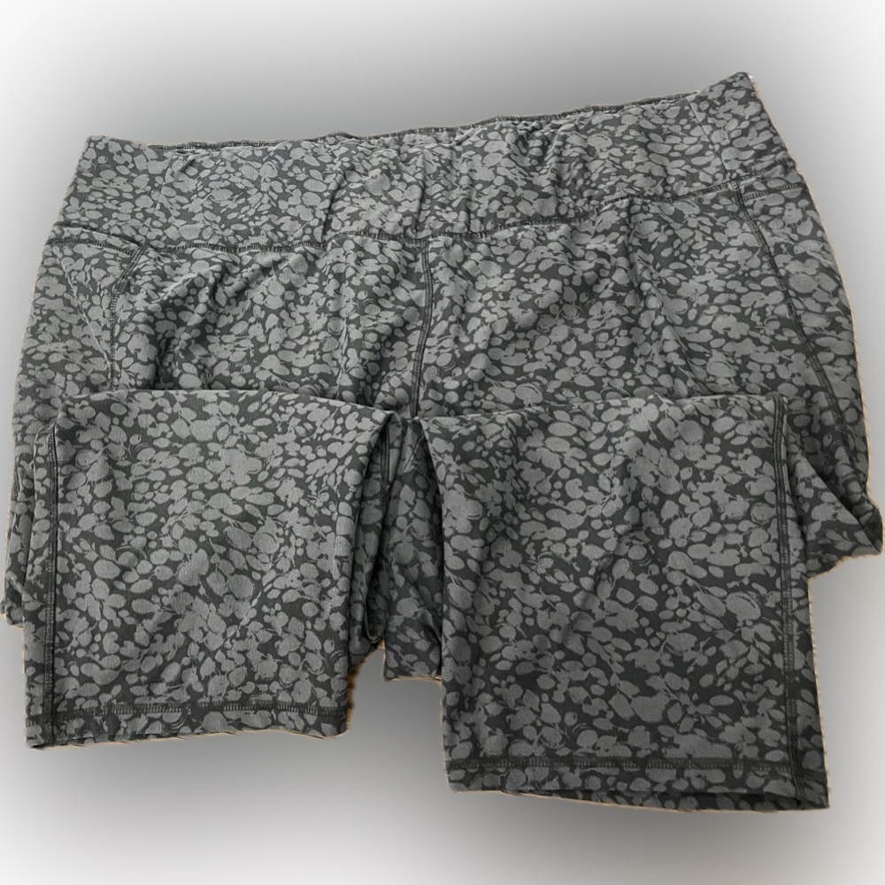 ⬇️lane Bryant livi active high rise Capri leggings sz 34/36